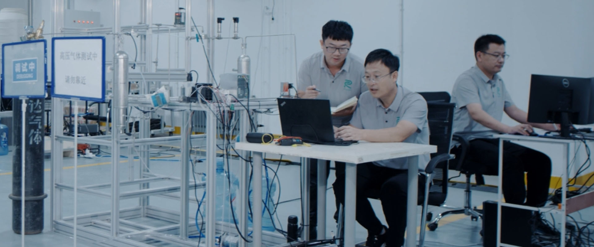 ��˹��--ȫ�����ݻ�����Ϸƽ̨