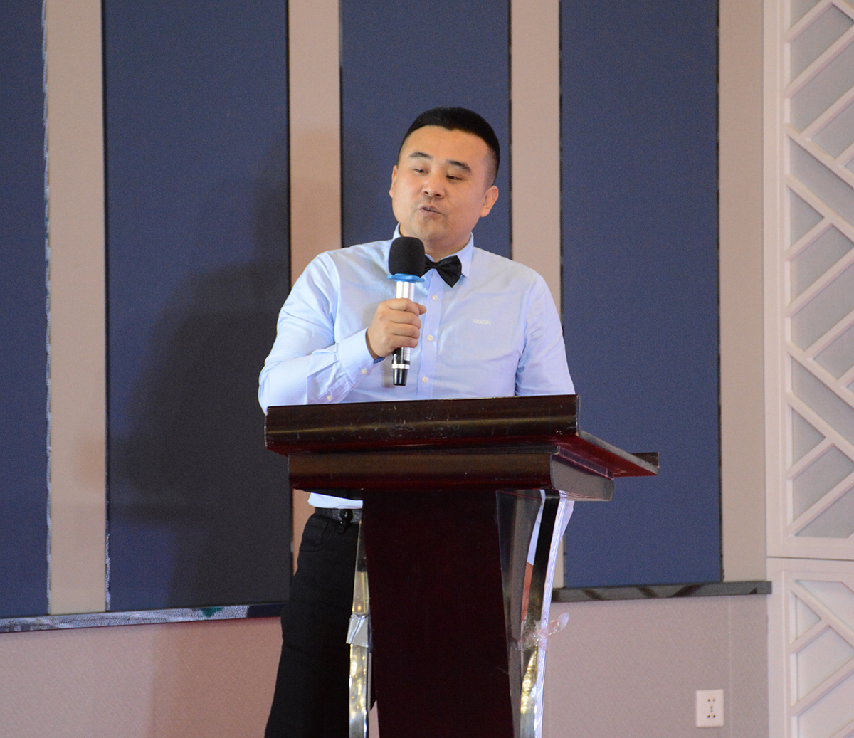 ��˹��--ȫ�����ݻ�����Ϸƽ̨